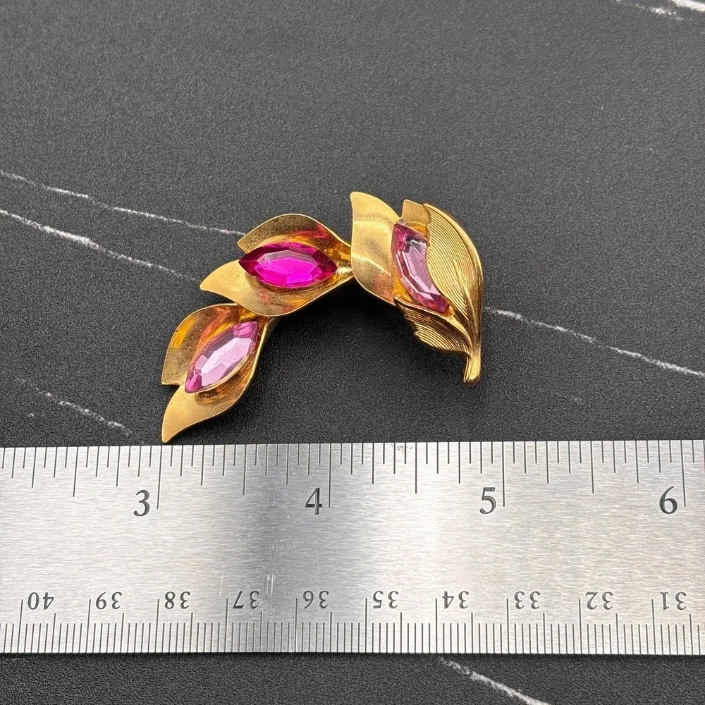 Glorius Vtg 60s Gold Tone Pink Marquis Rhinestone‎ Leaf Brooch Costume Jewelry